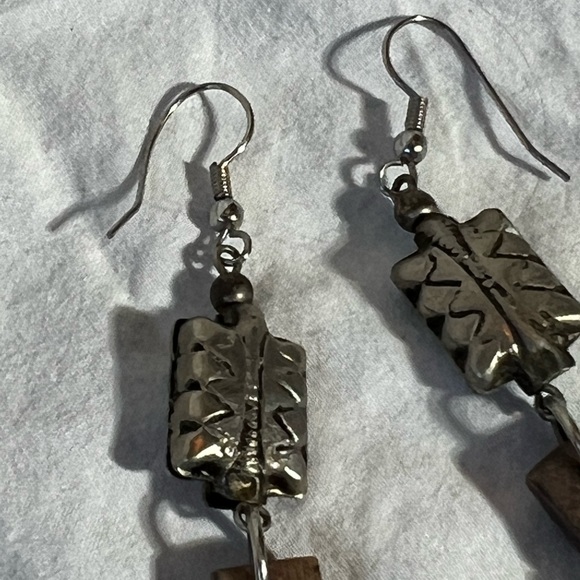 Beautiful polished bird and silver earrings. - Picture 3 of 3